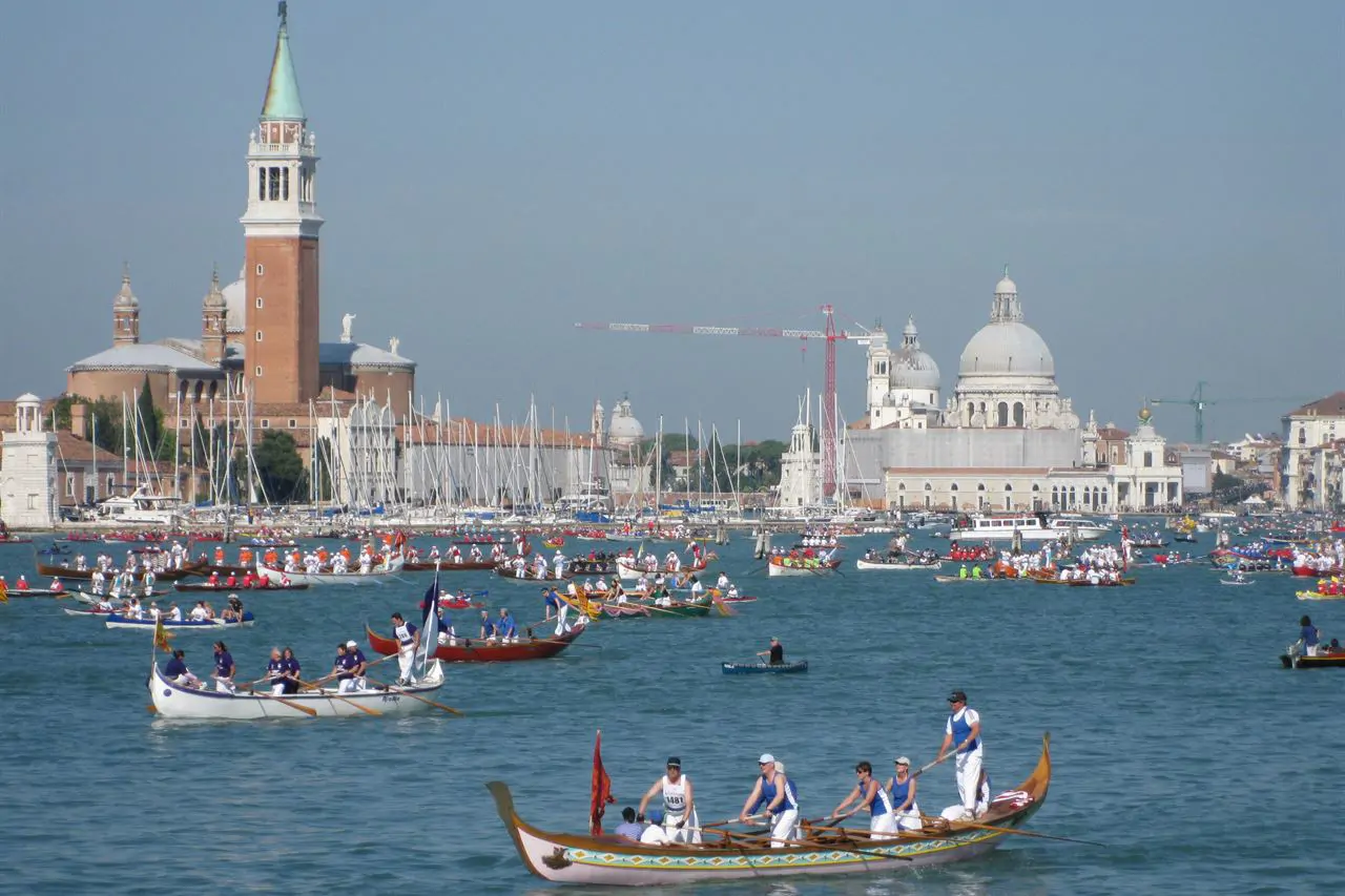 Rowing boats on the basin of San Marco